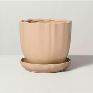 Hearth & Hand Magnolia 6" Scalloped
Edge Stoneware Planter Pot Saucer Tan